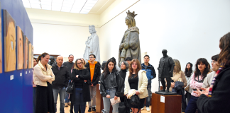 Uma mostra de autorretratos de alunos em dois museus da cidade