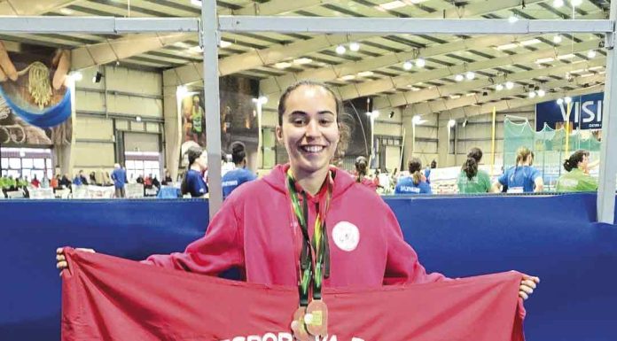 Atletismo: Caetana Neves é campeã nacional nos 3000 metros