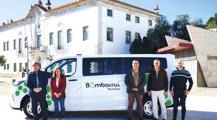 Bombarral: Município adquiriu nova viatura para transportar crianças