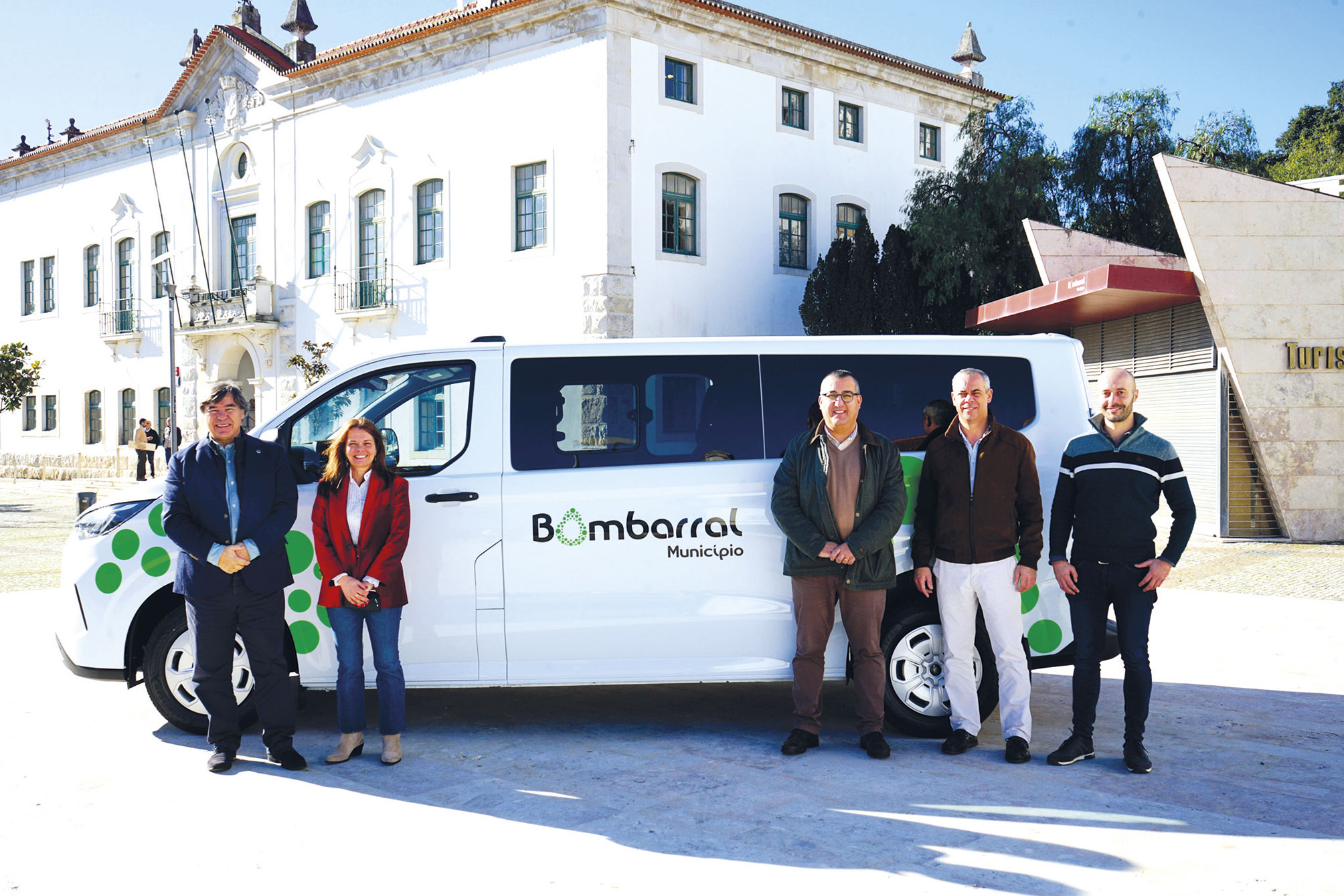 Bombarral: Município adquiriu nova viatura para transportar crianças