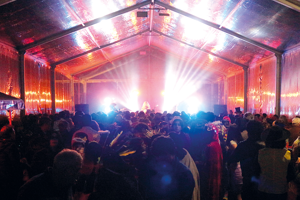 Bailes proporcionam diversão