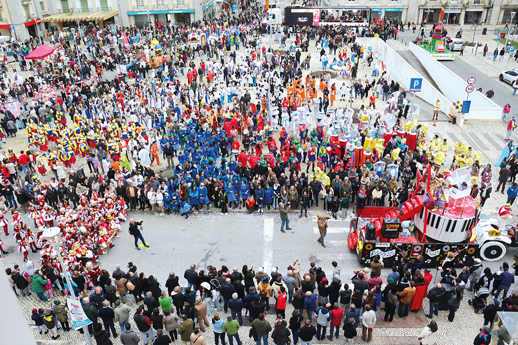 Carnaval animado, mas com pouca sátira política e social