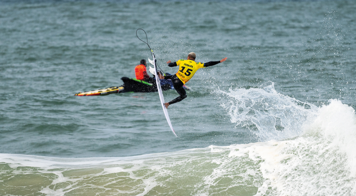 Primeiros dias deram grandes ondas em Supertubos