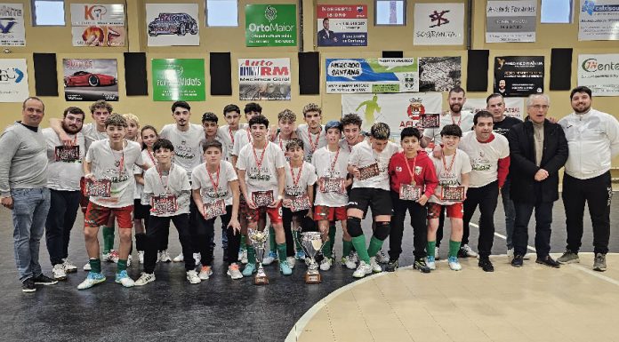 Iniciados de Alvorninha receberam troféus distritais