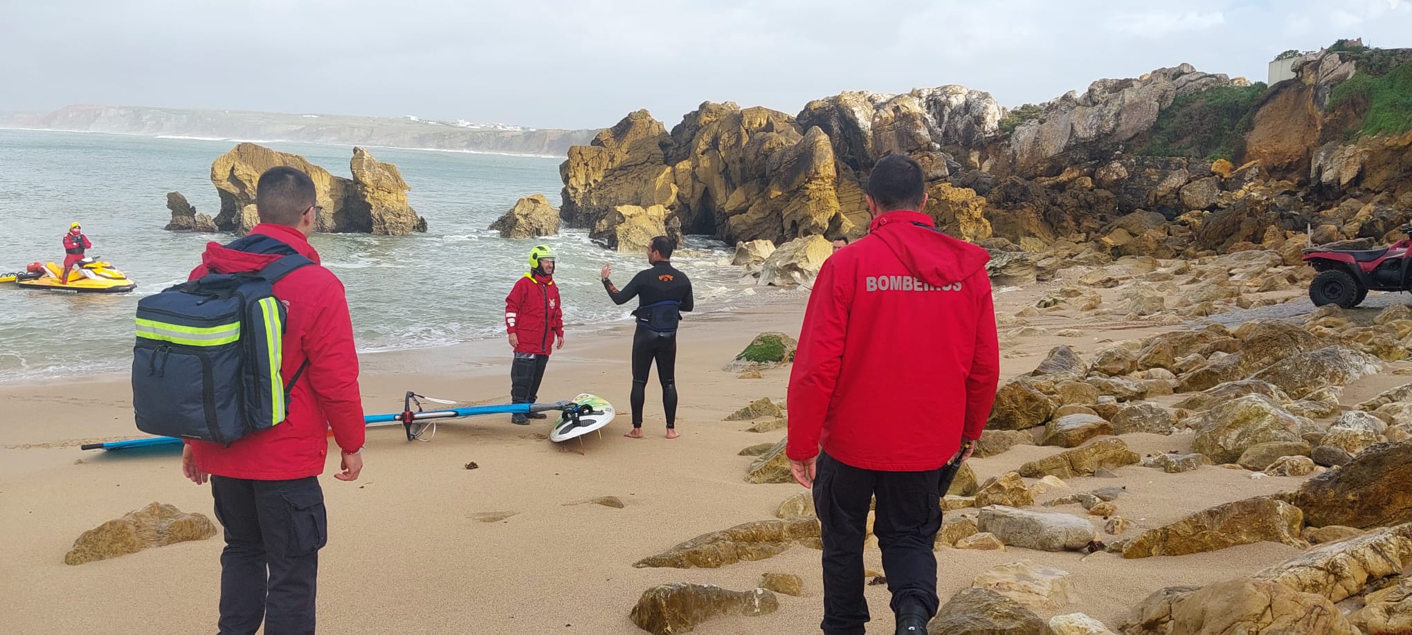 Estação Salva-vidas resgata praticante de windsurf ao largo da ilha do Baleal