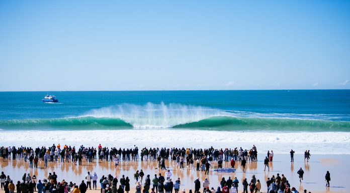 Surfista brasileiro Yago Dora estreia-se a vencer em Peniche