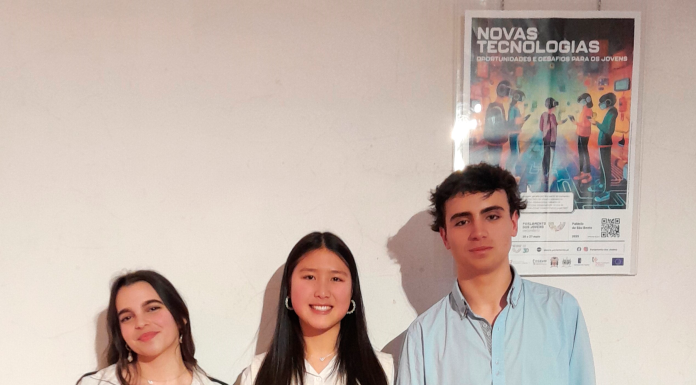 Caldas – Aluna da Bordalo Pinheiro na mesa da distrital do P. dos Jovens