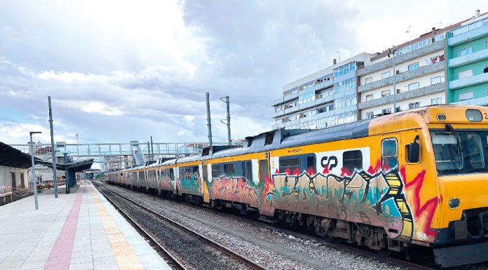 Comissão critica IP no atraso das obras da Linha do Oeste