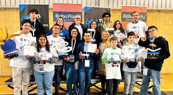 Alunos do agrupamento Raúl Proença destacam-se no RoboParty 2025