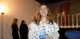 Marta Hugon apresentou livro na Linha da Vizinha