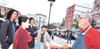 Artesanato alegrou e fez encher o tabuleiro da Praça Fruta no sábado