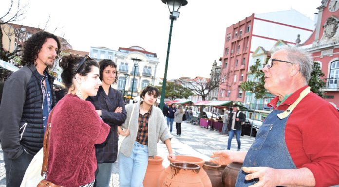 Artesanato alegrou e fez encher o tabuleiro da Praça Fruta no sábado