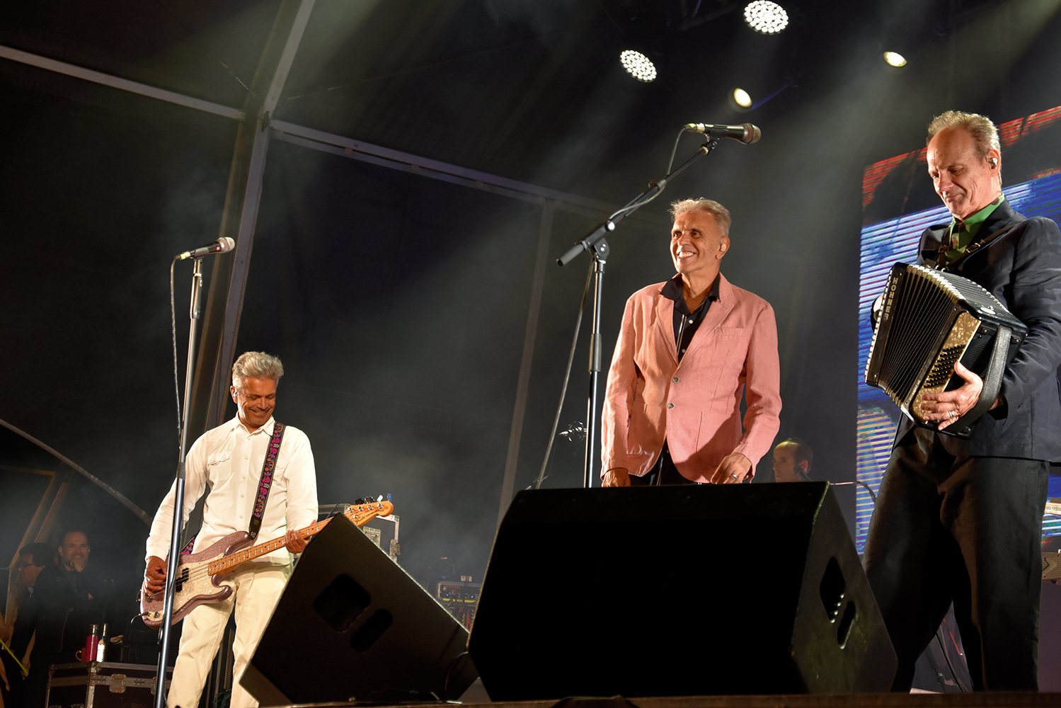 Doze mil pessoas na Praça 25 de abril para ouvir os GNR