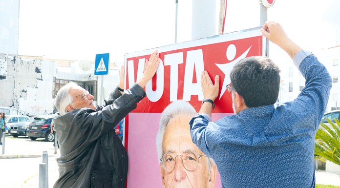 Caldas – Fernando Rosas esteve nas Caldas a colar cartazes