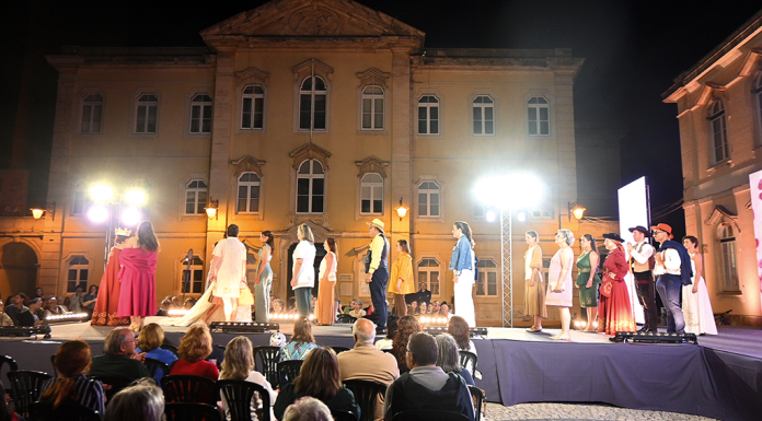 Bordado das Caldas desfilou no Largo da Rainha