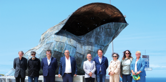 Inaugurada escultura de búzio na Foz