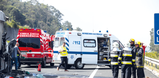 Colisão entre autocarro escolar e camião fez sete feridos ligeiros