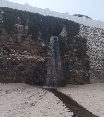 Câmara garante que descarga de água na praia da Foz do Arelho não representa perigo
