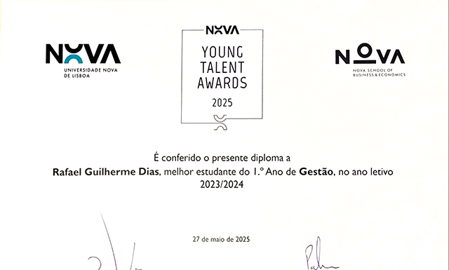 Jovem foi distinguido como o melhor aluno do primeiro ano de Gestão na Nova School of Business & Economics
