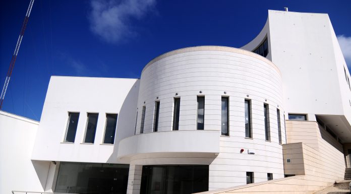 Nazaré lança Bienal e Prémio de Pintura Mário Botas