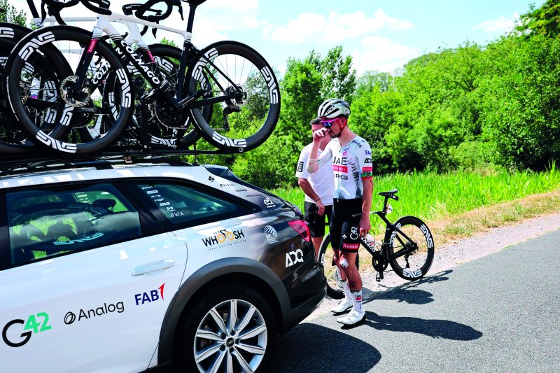 João Almeida abandonou após queda. Caldas prestou-lhe homenagem