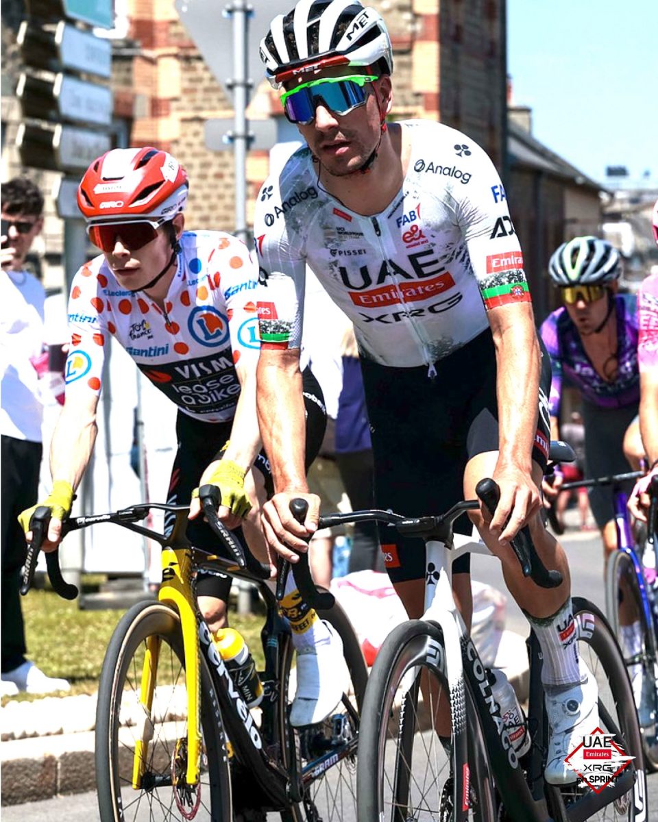 João Almeida sofreu queda aparatosa