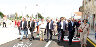 Dezenas de populares na inauguração da Rua da Estação e da nova ponte pedonal