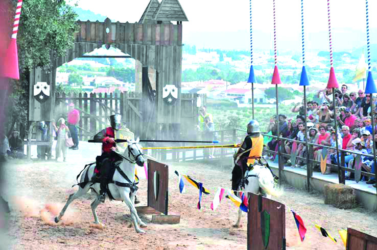 Mercado Medieval de Óbidos abre hoje portas