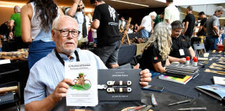 Há cuteleiros a reciclar metal para fazer as suas facas