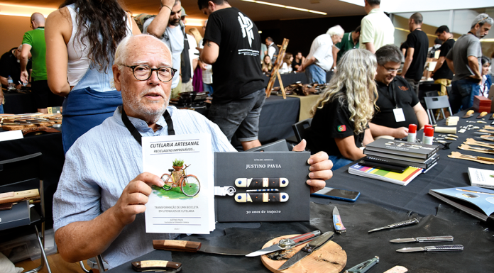 Há cuteleiros a reciclar metal para fazer as suas facas