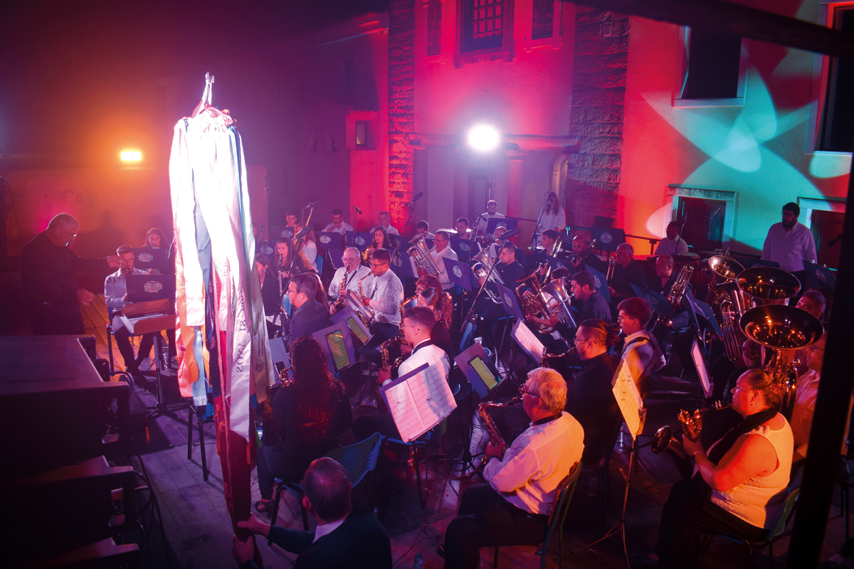 Convento cheio para ouvir a banda das Gaeiras