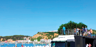 “Beijo” animou praias de S. Martinho e da Nazaré