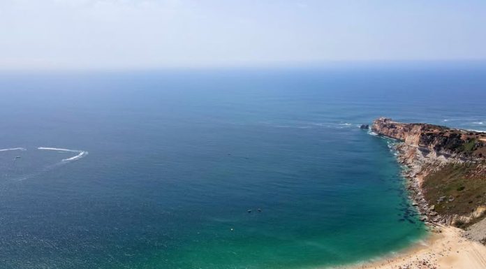 Praia da Nazaré reabre a banhos após análises confirmarem qualidade da água