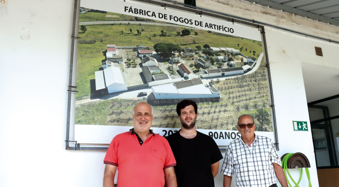 Incêndios florestais paralisam empresas pirotécnicas