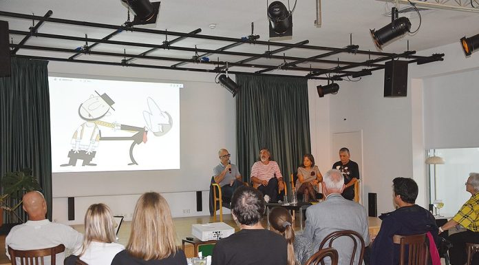 “Zé Povinho de hoje tem dois carros e aguarda pelo próximo iPhone”