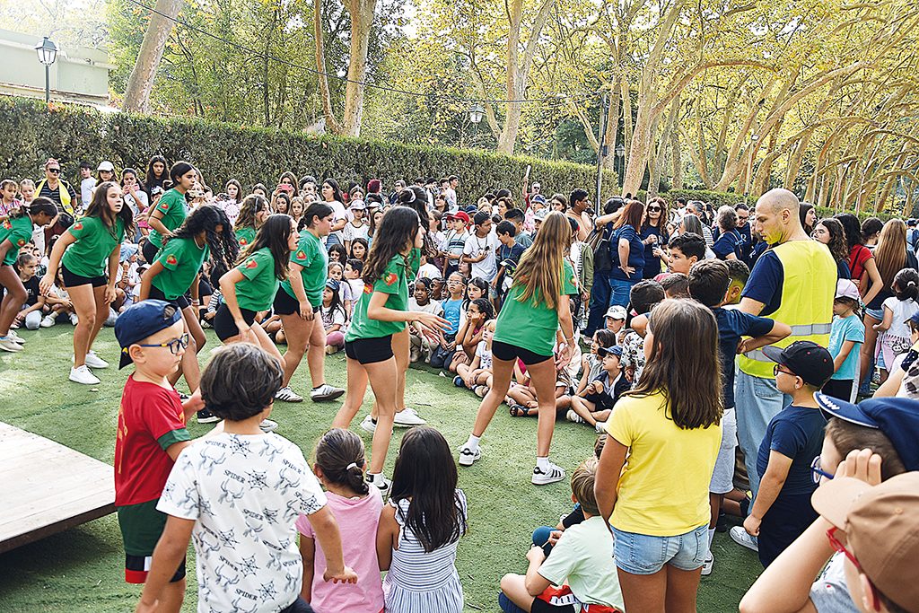 Mais de 2500 alunos “caminharam juntos” pela cidade