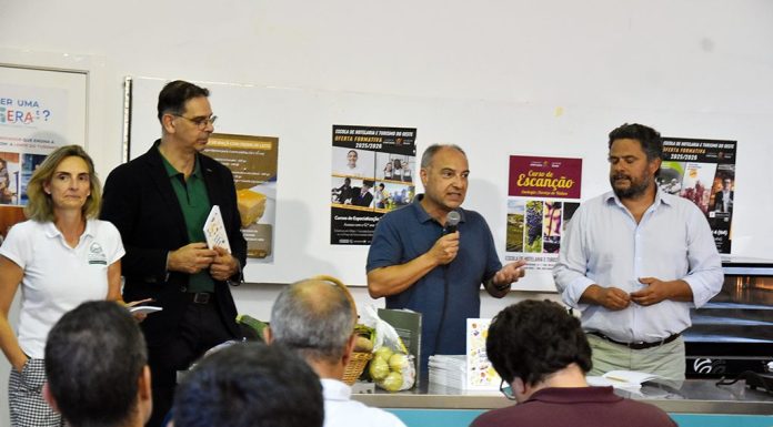 Livro Doces Sabores do Oeste valoriza produtos da região