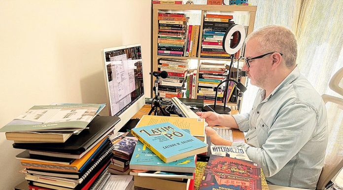 O tradutor de Peniche que faz vídeos no tiktok sobre a língua portuguesa