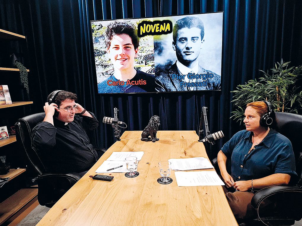 O padre que escreve biografias de santos modernos e dirige a comunicação da Igreja