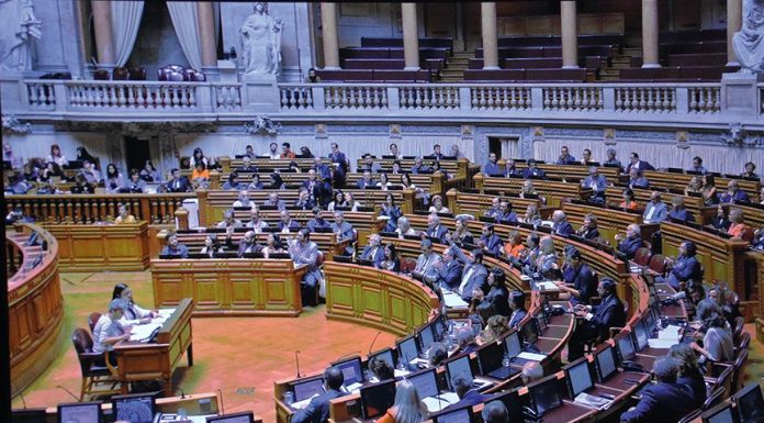 Caldense debateu o Parlamento no CCC com perto de 400 pessoas