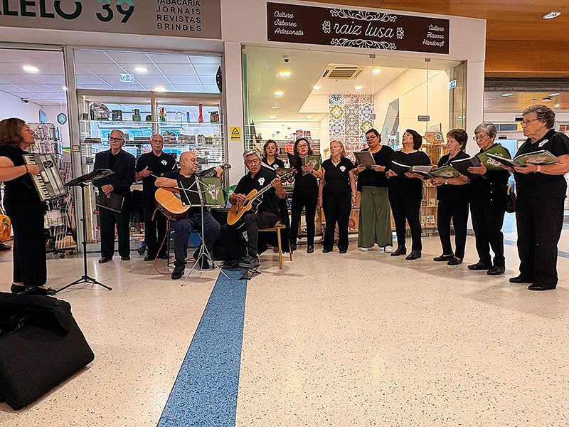 Grupo de Cantares do Orfeão Caldense apresentou-se no sábado no E. Leclerc