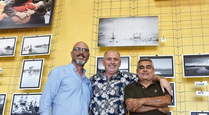 “Rostos do Mundo” mostram-se à entrada da vila de Óbidos