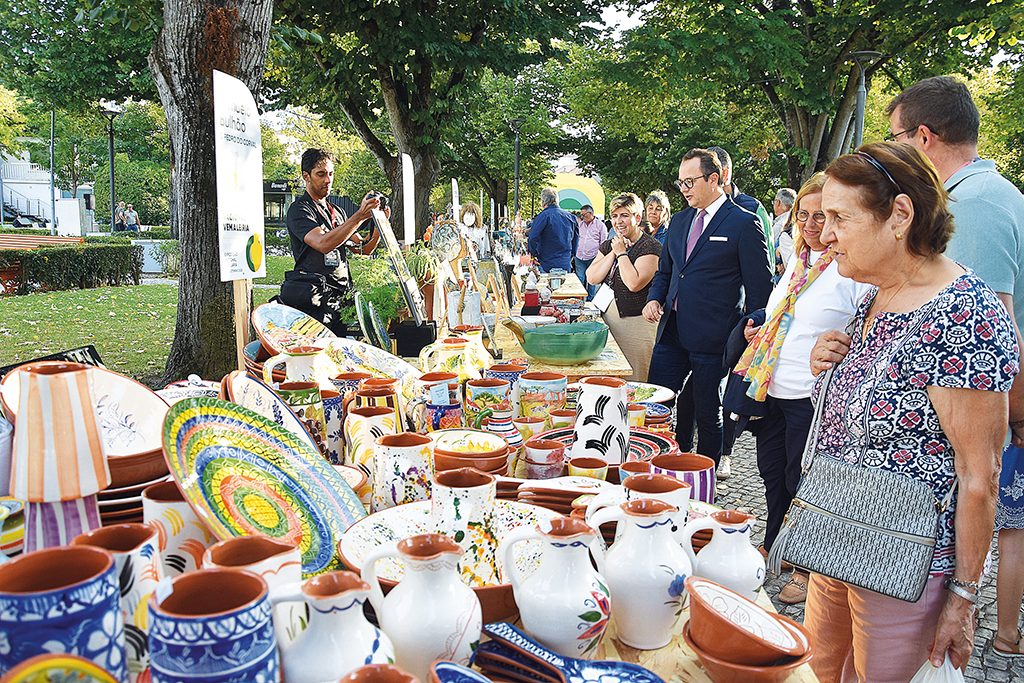Ceramistas italianas vêm trabalhar nas Caldas