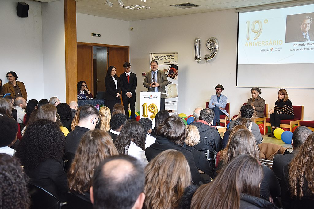 EHTO entregou 175 diplomas em dia de aniversário