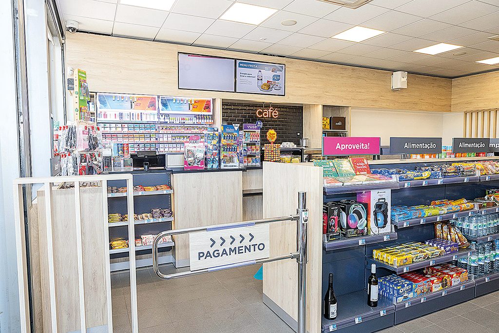 PRIO remodela posto de Óbidos com loja moderna