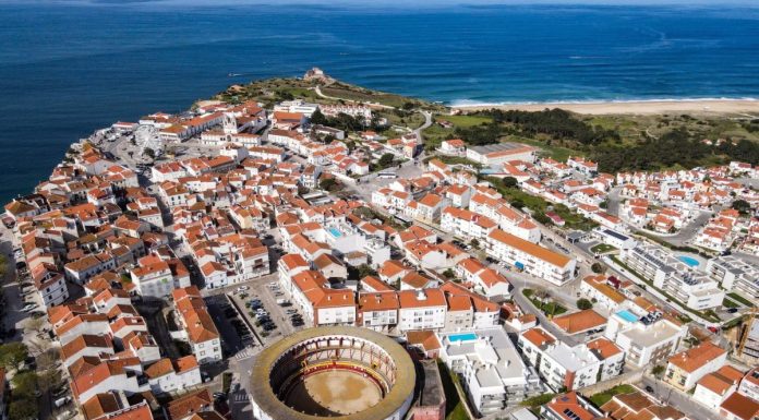 Nazaré cria Selo de Residente para o Sítio e regulamenta Alojamento Local dji 0405 1 2500 2500