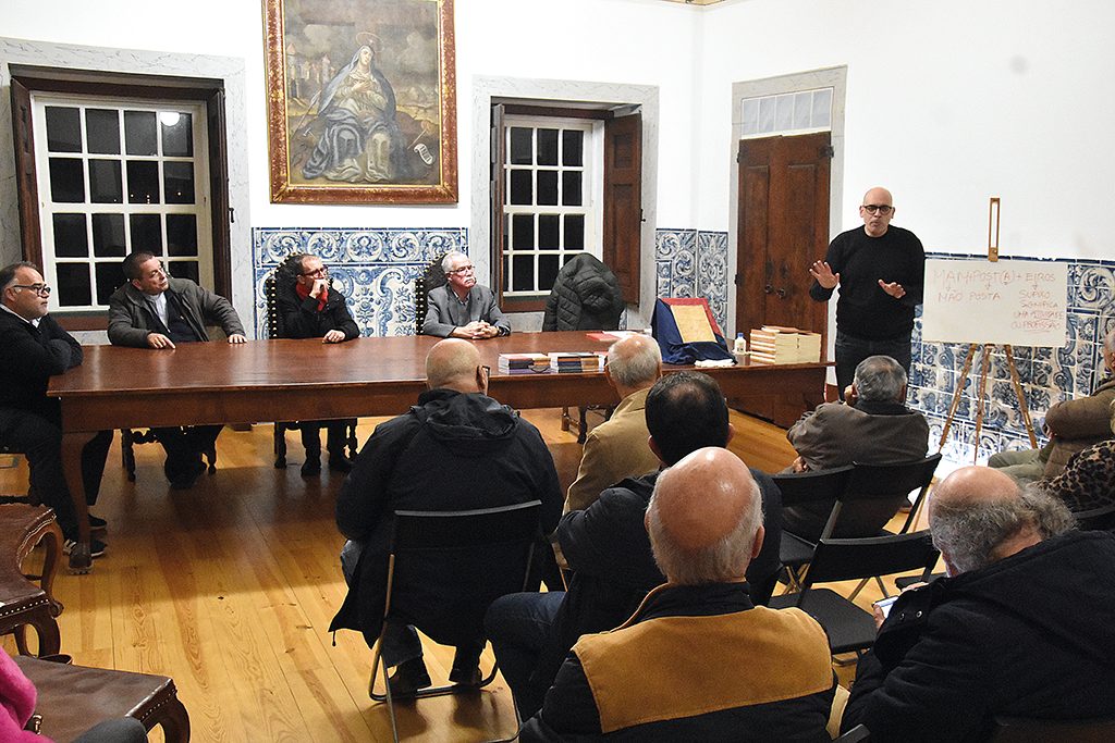 Misericórdia de Óbidos edita livro sobre os Mamposteiros