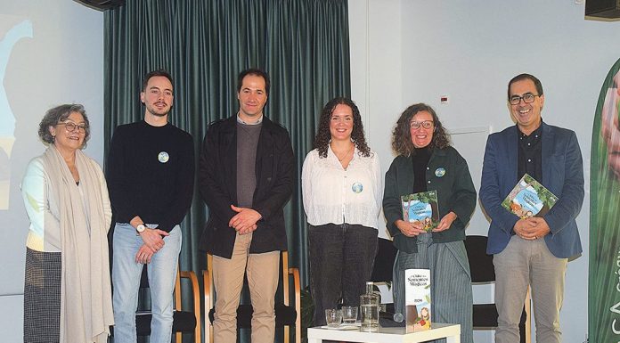 Livro da Ágora quer alertar para a importância das árvores foto 1 pág 6