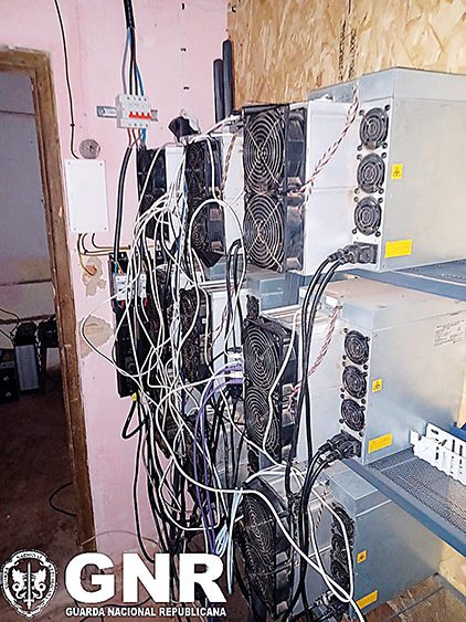 Sete arguidos por furto de eletricidade para mineração de criptomoeda