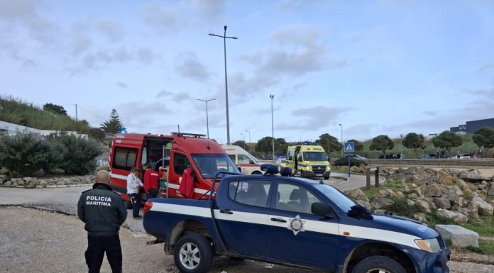 Homem morre em praia de Peniche homem morre na praia do porto da areia sul